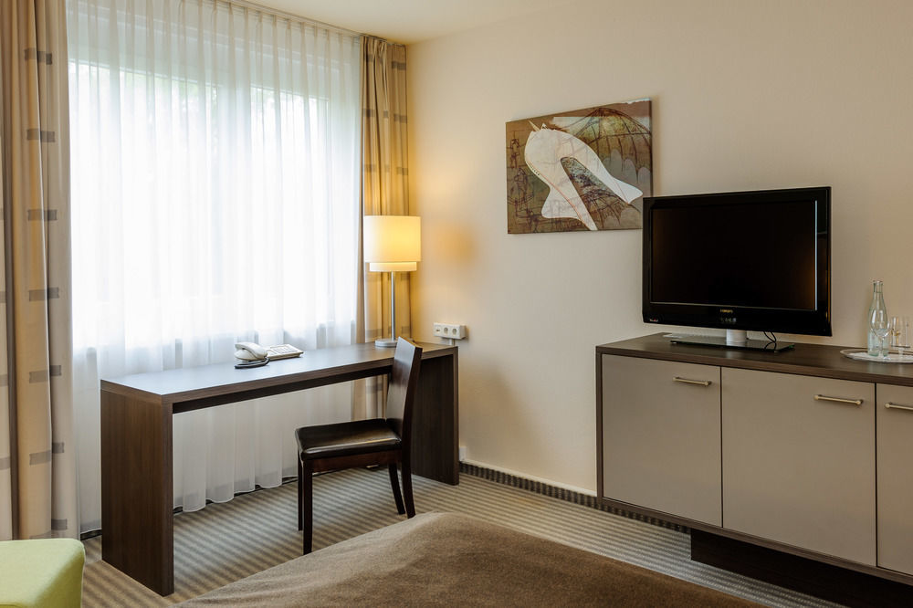 Mercure Airport Hotel Berlin Tegel Extérieur photo